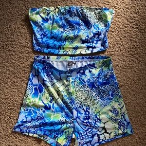 Women’s multi color 2 piece set Size medium